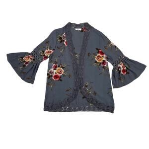 entro Gray Floral Bell Sleeve Embroidered Lace Trim Boho Kimono Top‎ Sz Small